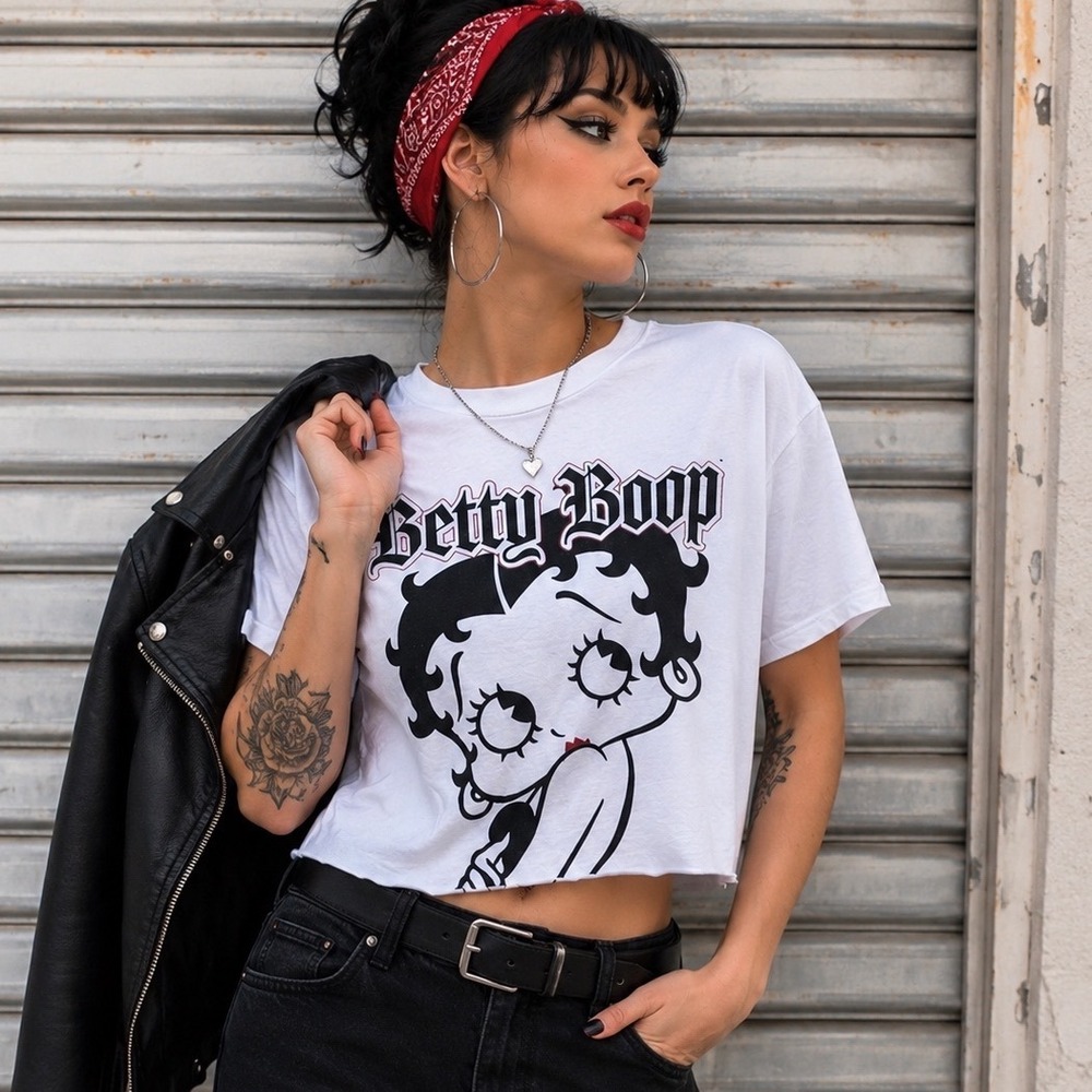 Betty Boop Graphic Tee Cropped Raw Hem Top White Large Gothic Streetwear T-Shirt